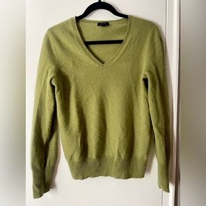 Small 100% Cashmere sweater. Size Small, Pea green.